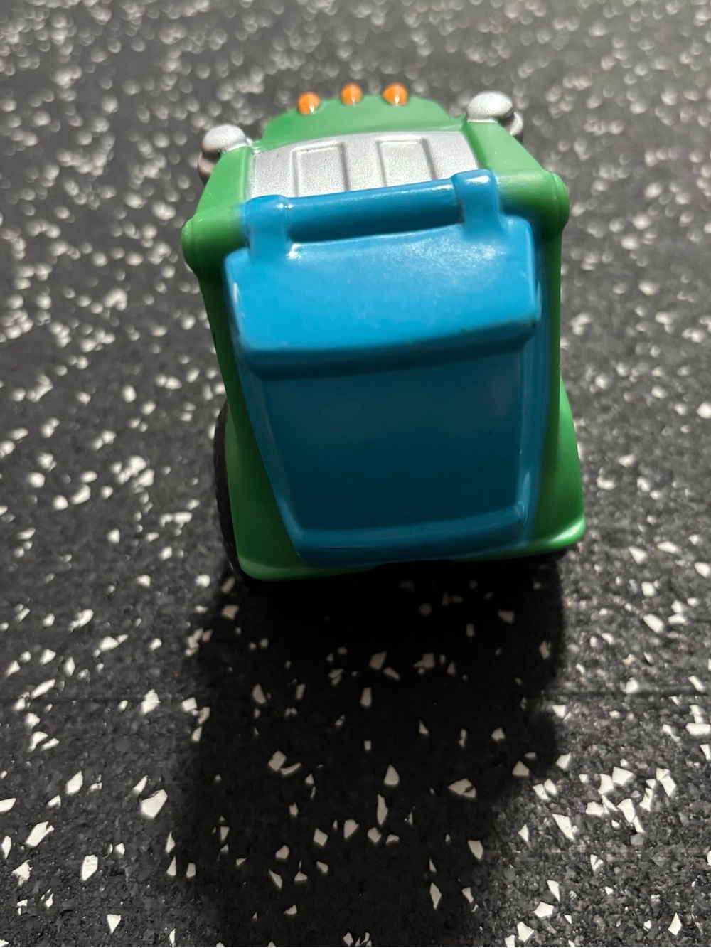 Tonka Chuck And Friends Rowdy The Garbage Truck Hasbro 2008 - Picture 3 of 5